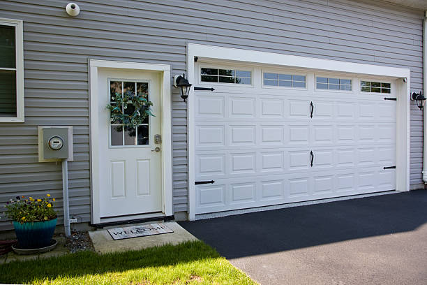 24/7 Emergency Garage Door Panel Replacement experts in Del Monte Forest, CA